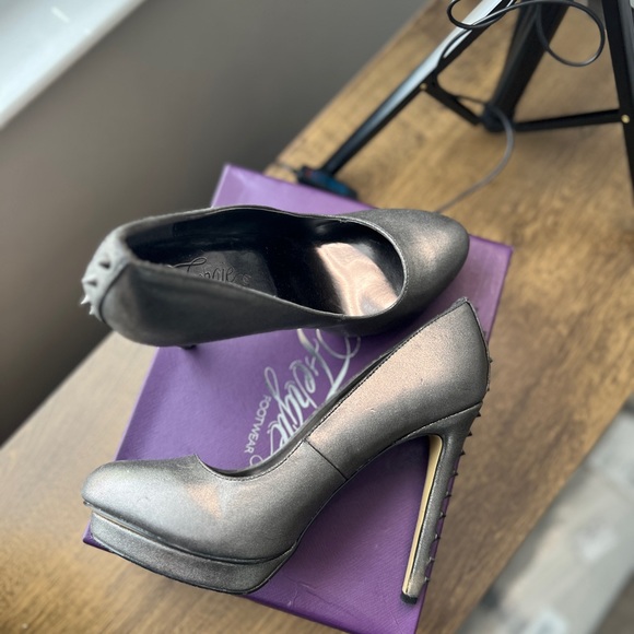 These shoes are stunning!!  A platform in the front and stiletto in the back. - Picture 2 of 8